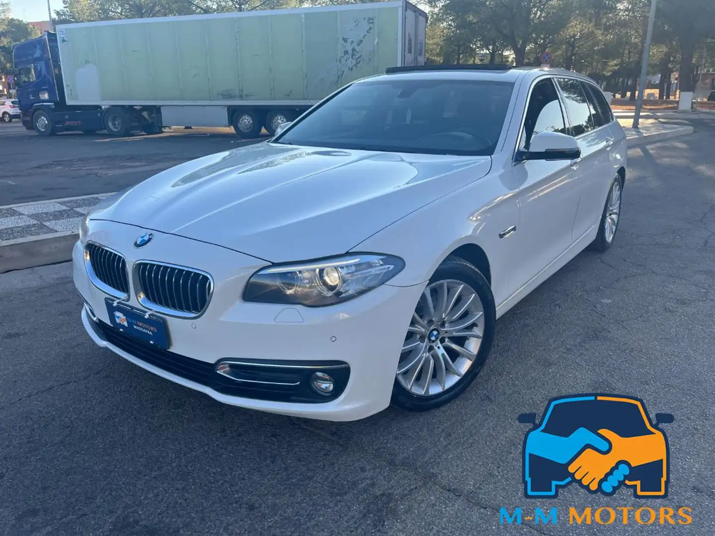 BMW 520 d xDrive Touring Luxury Aut.+Tetto Bianco - 1