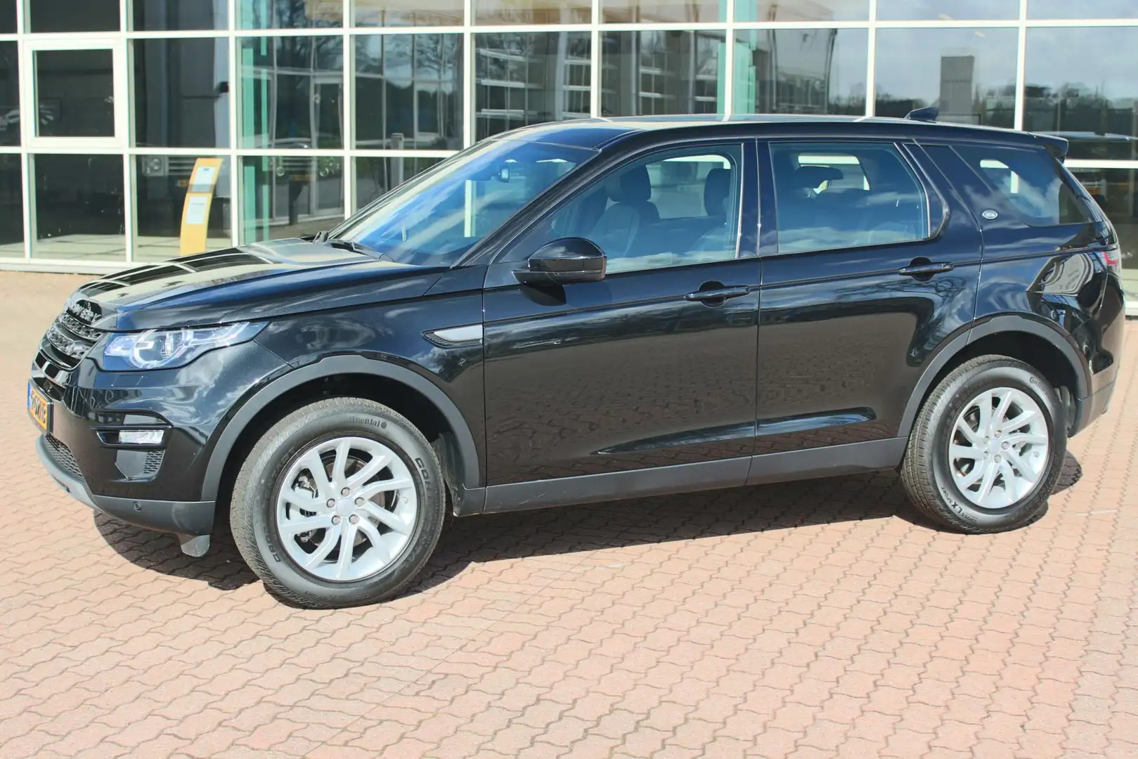 Land Rover Discovery Sport 2.0 SI4 240pk 4WD AUT 5p. Anniversary Zwart - 2