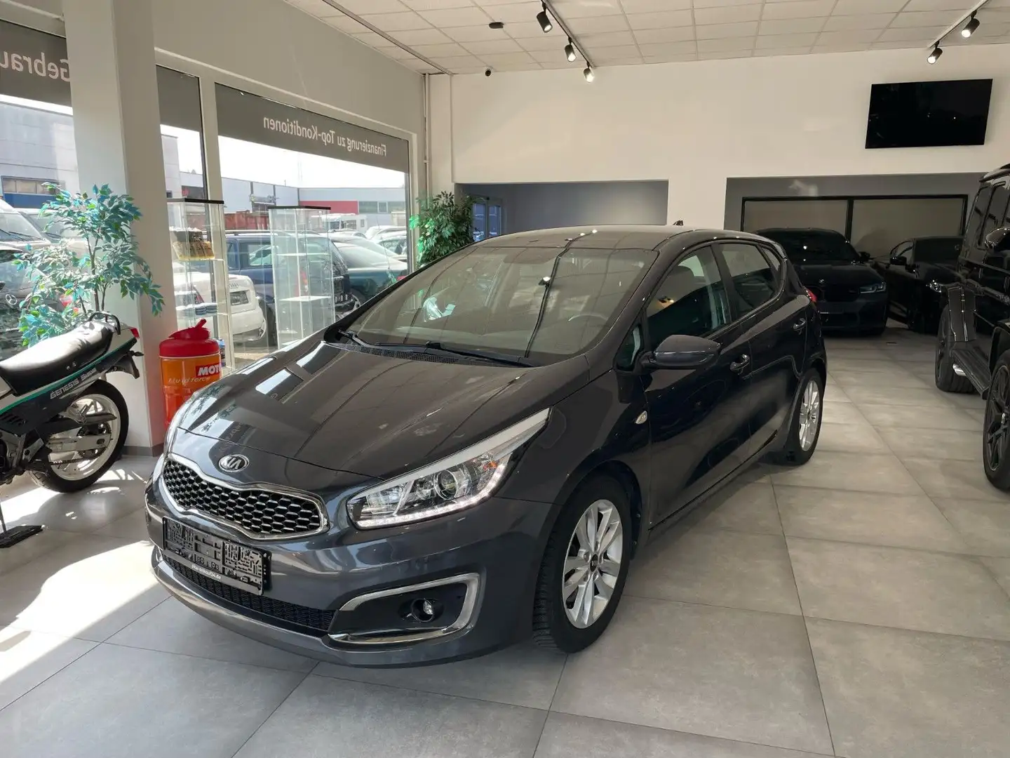 Kia Ceed / cee'd Grau - 2
