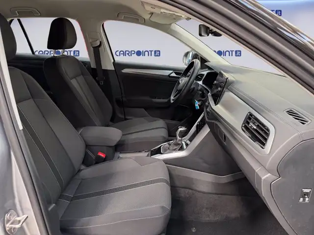 Volkswagen T-Roc view 16