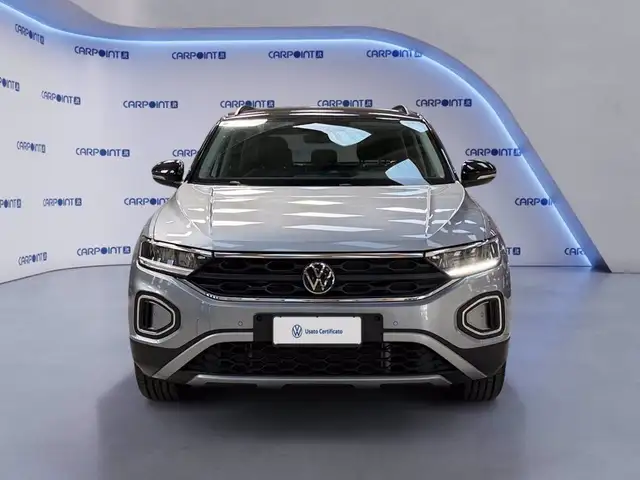 Volkswagen T-Roc view 9