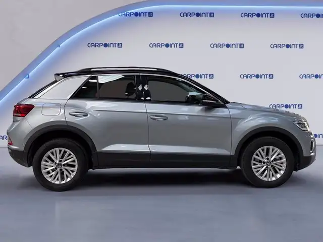 Volkswagen T-Roc view 7