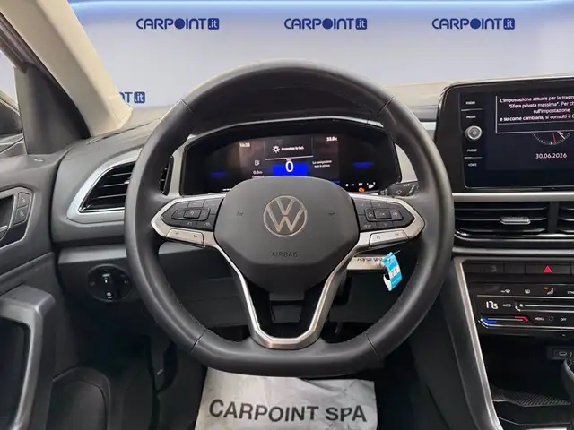 Volkswagen T-Roc view 13