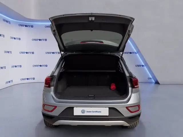Volkswagen T-Roc view 18