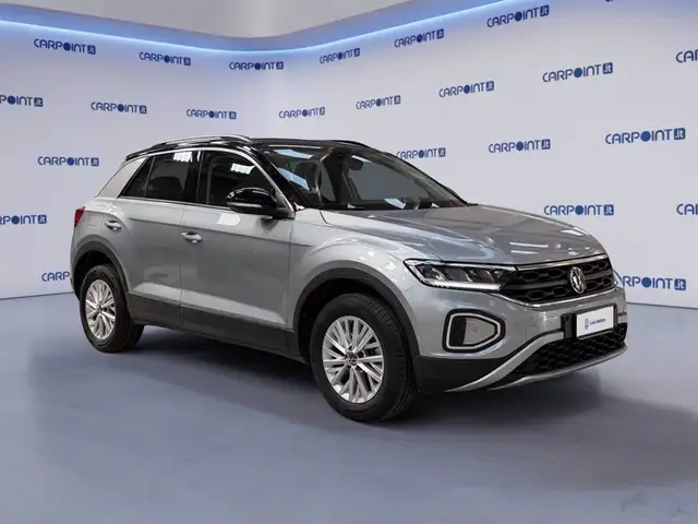 Volkswagen T-Roc view 8