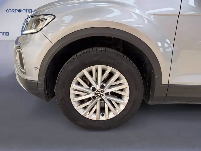 Volkswagen T-Roc view 15