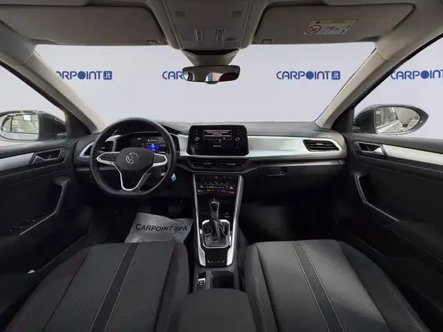 Volkswagen T-Roc view 11