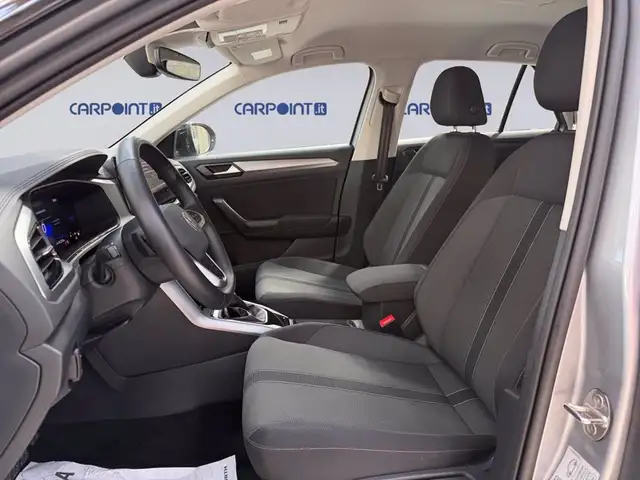 Volkswagen T-Roc view 10