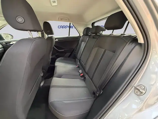 Volkswagen T-Roc view 14