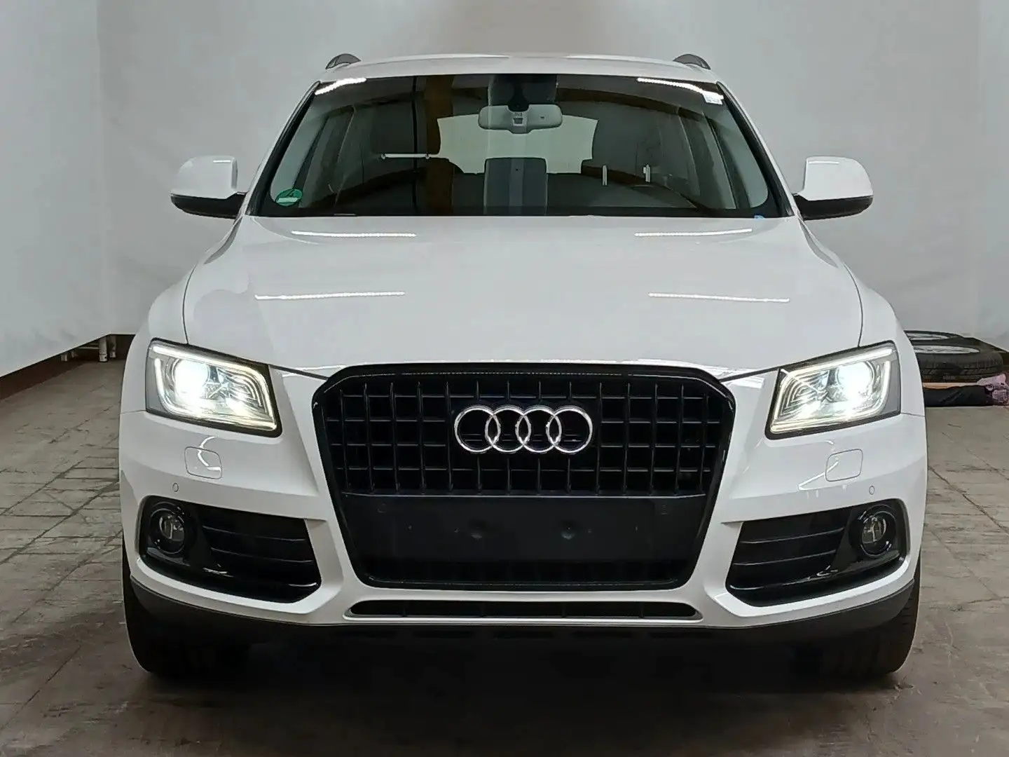 Audi Q5 2.0 TDI **1.HAND/AHK/XENON** Weiß - 2