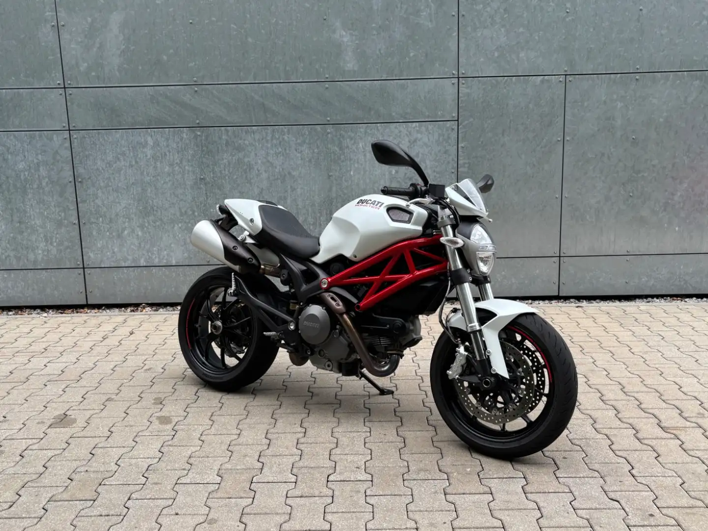 Ducati Monster 796 Weiß - 2