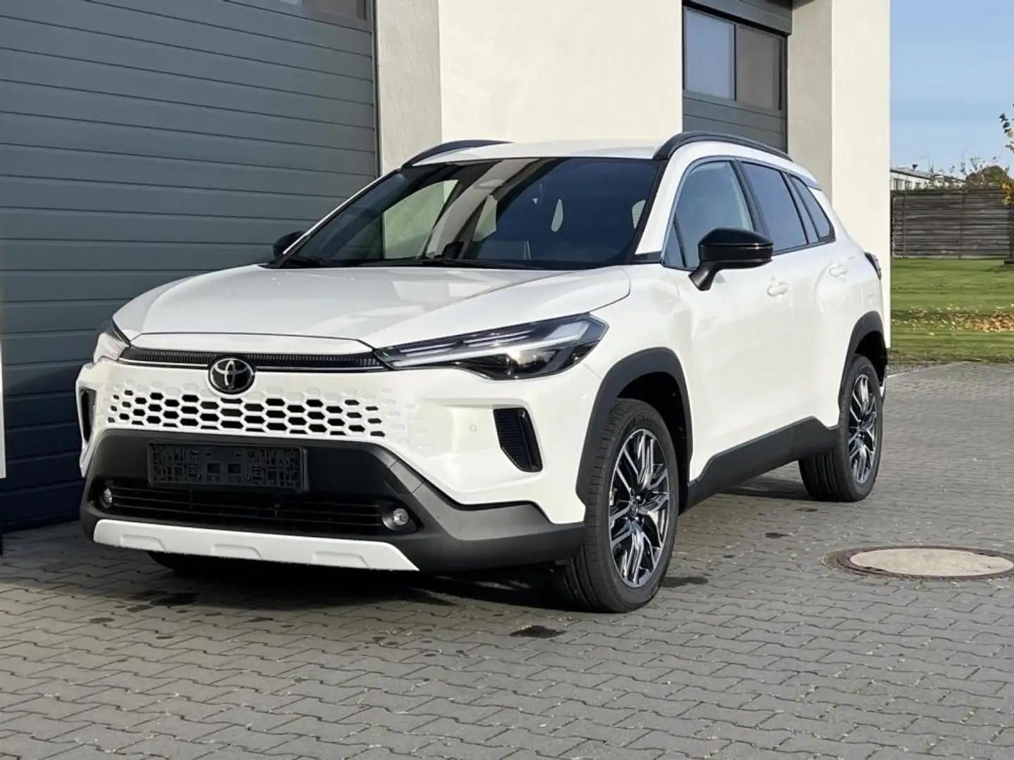 Toyota Corolla Cross Style Comfort 2,0 Hybrid AWD-i Facelift 132 kW ... - 1