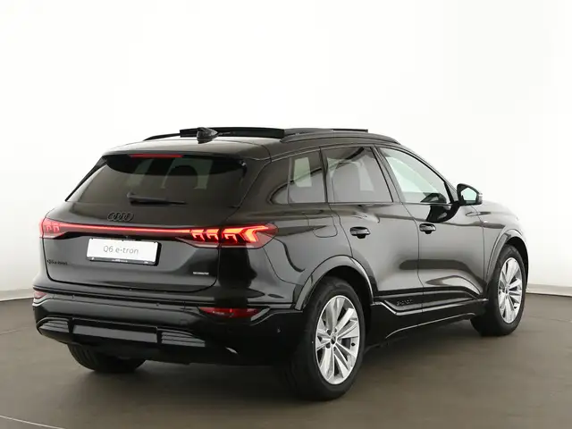 Audi Q6 view 7