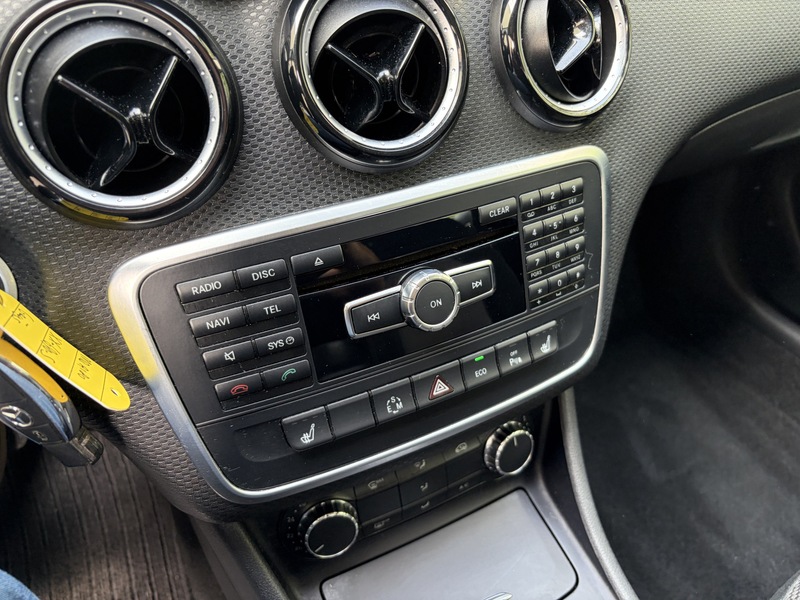 Mercedes-Benz A 180 Ambition / AUTOMAAT / NAVI / CRUISE / STOELVERWARM — photo 10