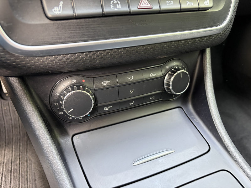 Mercedes-Benz A 180 Ambition / AUTOMAAT / NAVI / CRUISE / STOELVERWARM — photo 12