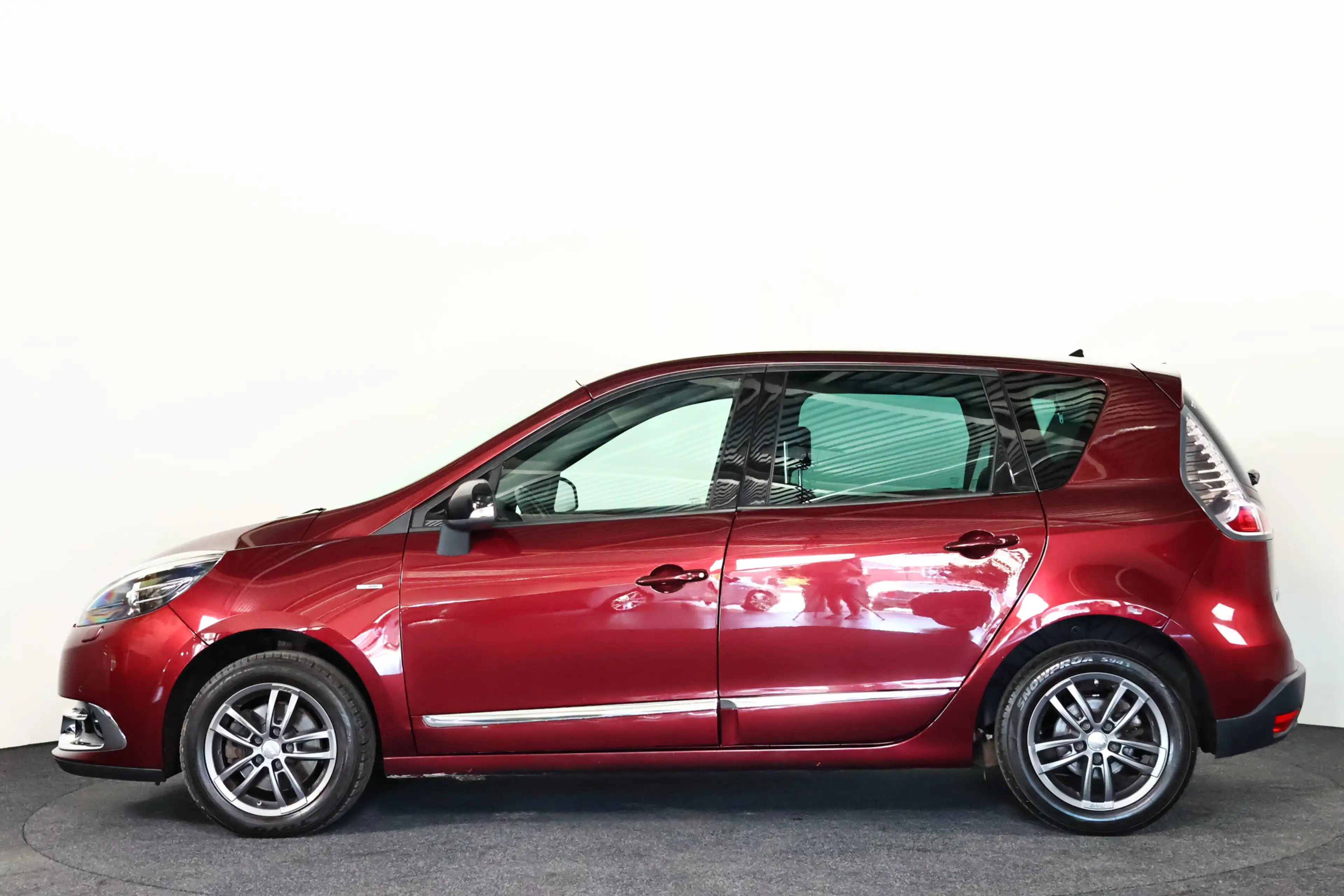 Renault Scenic 1.2 TCe Bose (Geluidsysteem) / Bi-Xenon / Navi / C — photo 29