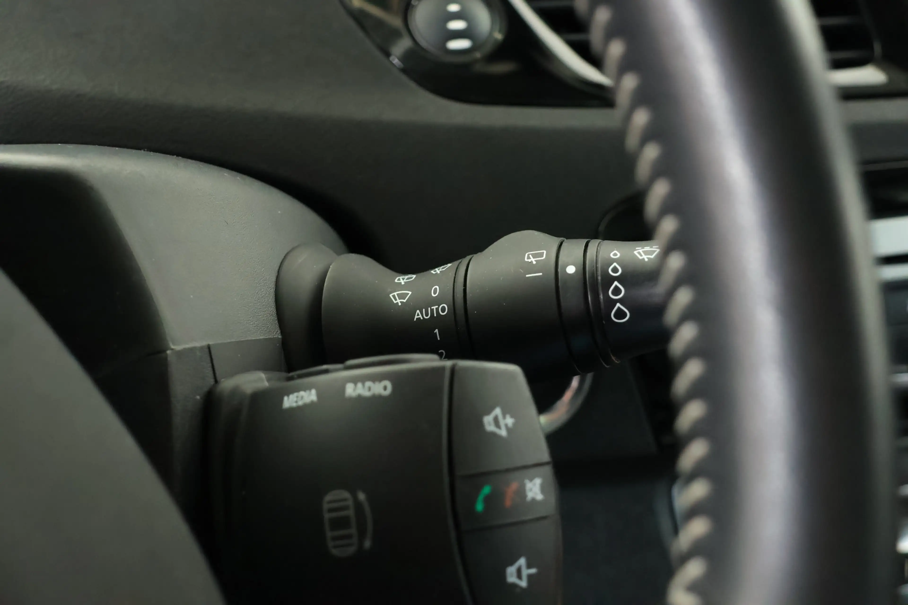 Renault Scenic 1.2 TCe Bose (Geluidsysteem) / Bi-Xenon / Navi / C — photo 20