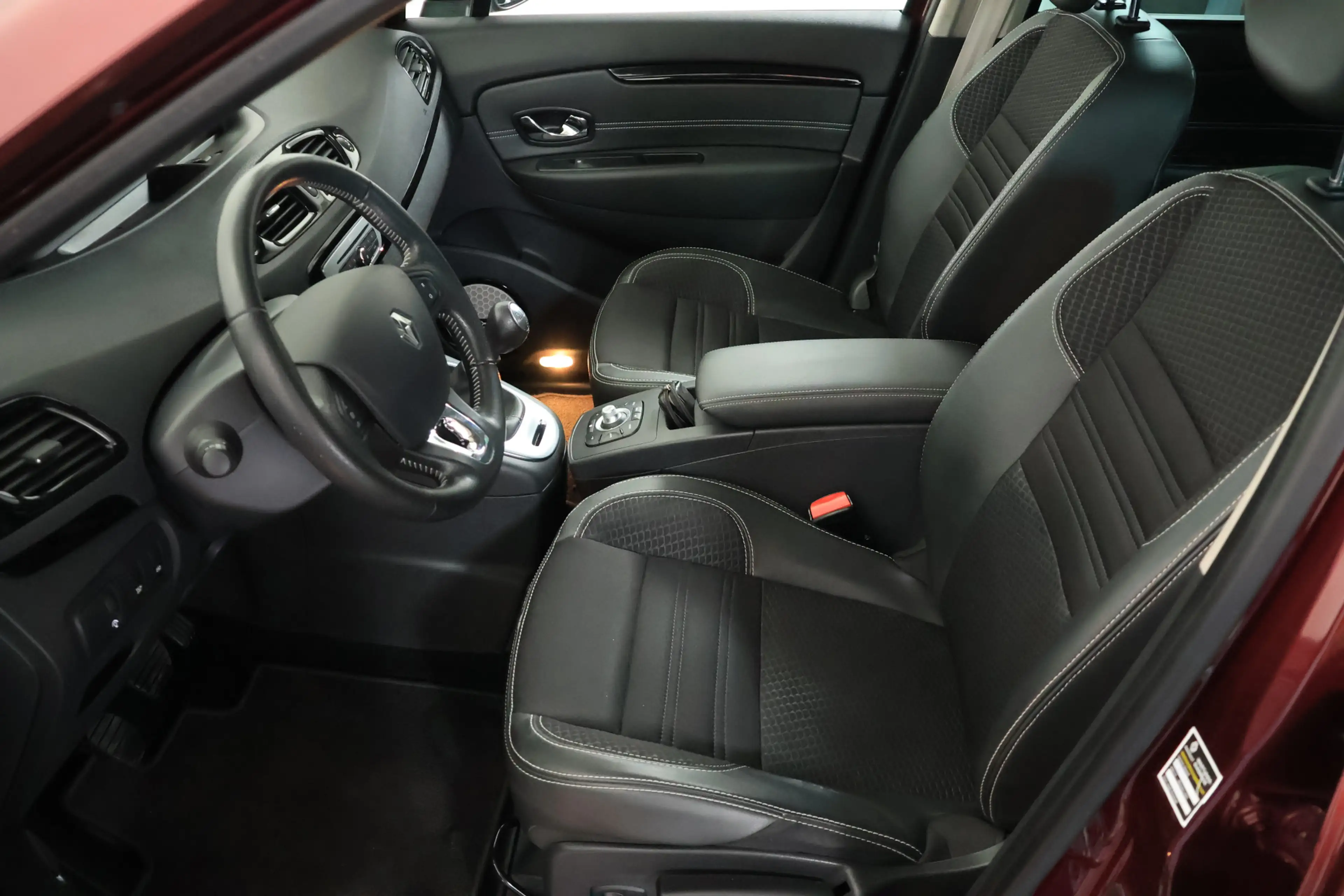 Renault Scenic 1.2 TCe Bose (Geluidsysteem) / Bi-Xenon / Navi / C — photo 11