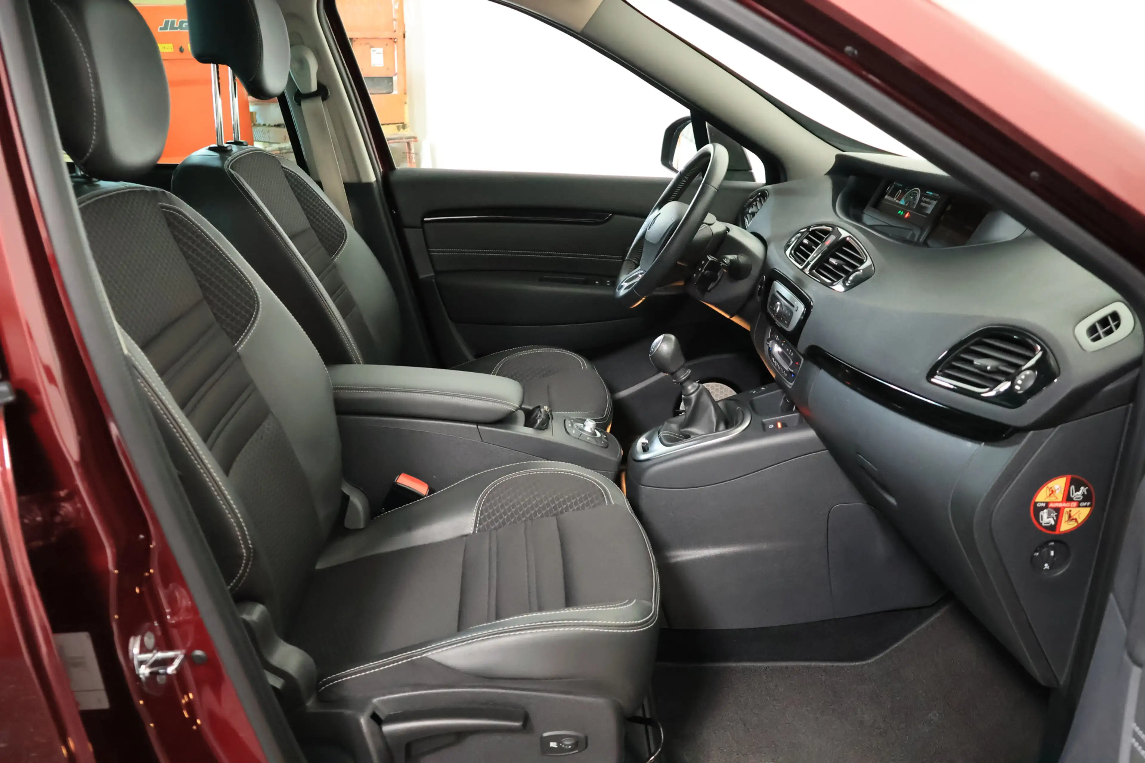 Renault Scenic 1.2 TCe Bose (Geluidsysteem) / Bi-Xenon / Navi / C — photo 12