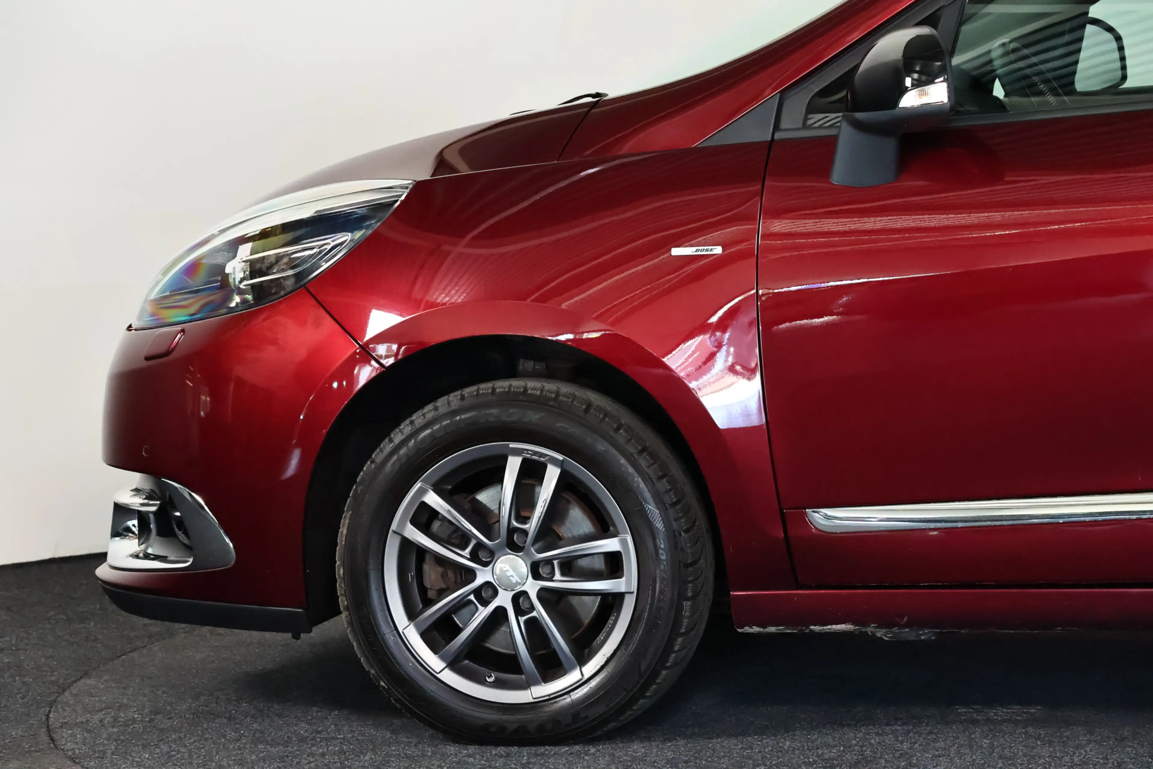 Renault Scenic 1.2 TCe Bose (Geluidsysteem) / Bi-Xenon / Navi / C — photo 28