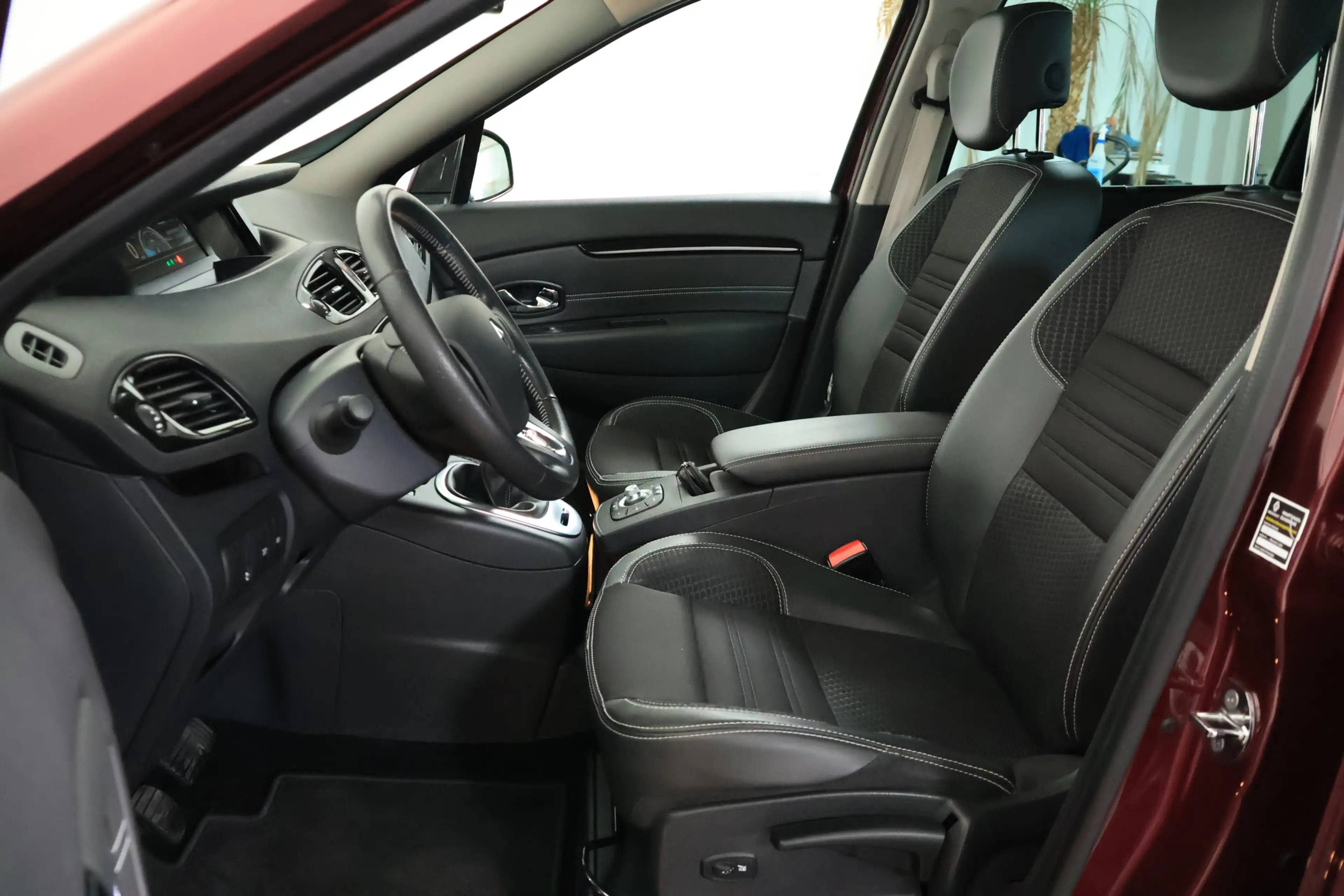 Renault Scenic 1.2 TCe Bose (Geluidsysteem) / Bi-Xenon / Navi / C — photo 7