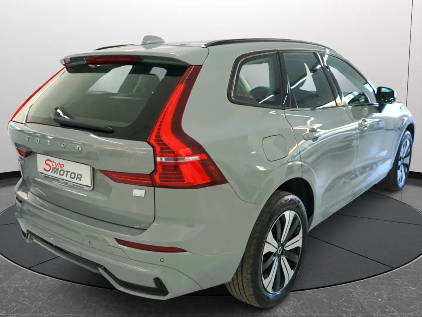 Volvo XC60 T6 Recharge Plug-in Hybrid AWD automatico Plus Dar Grigio - 2