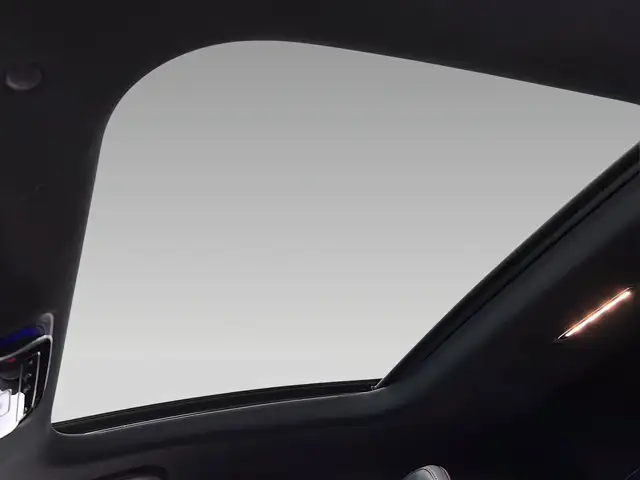 Mercedes-Benz GLC view 12