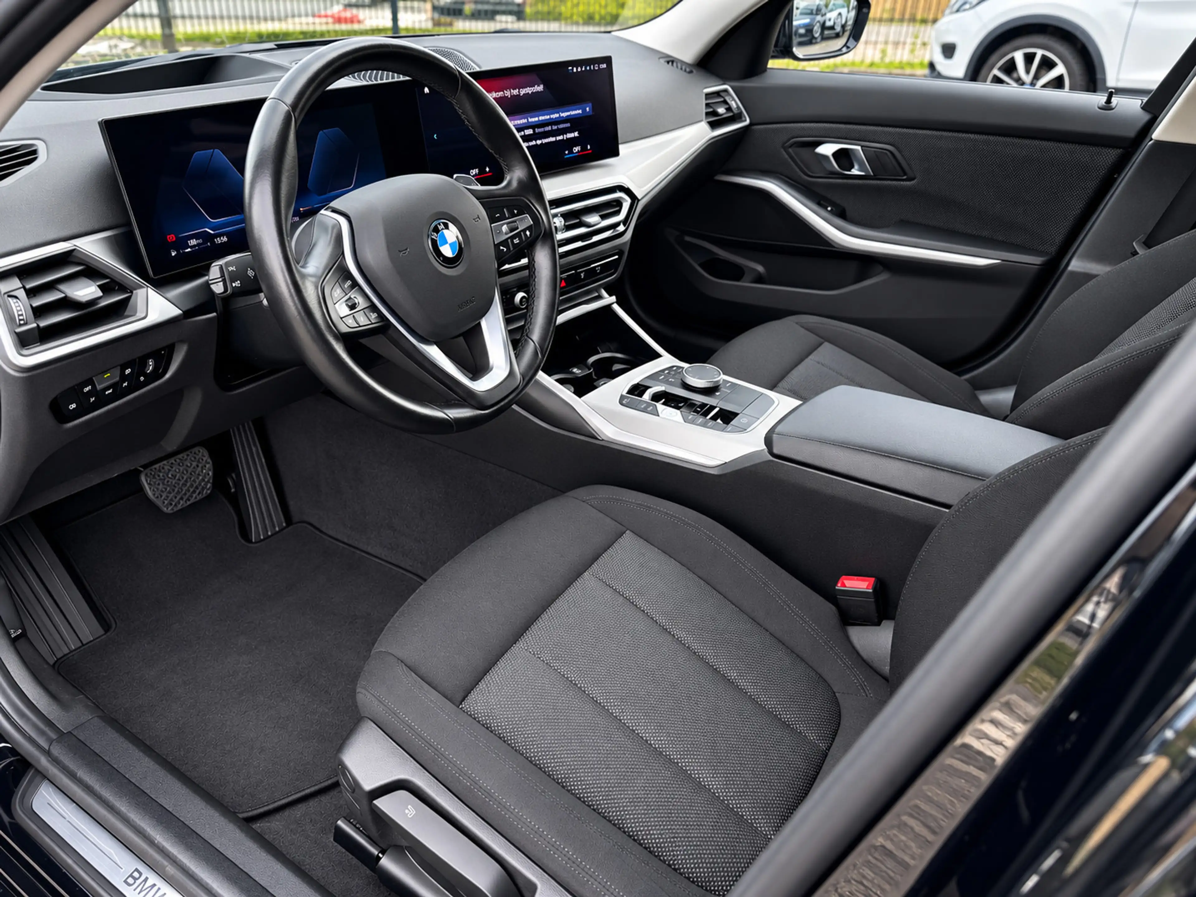 BMW 318 3-serie Touring 318i LED | CarPlay | Navi | HUD — photo 2