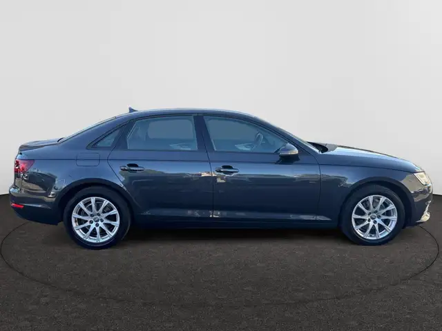 Audi A4 view 14