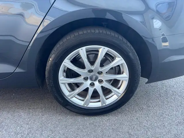 Audi A4 view 8