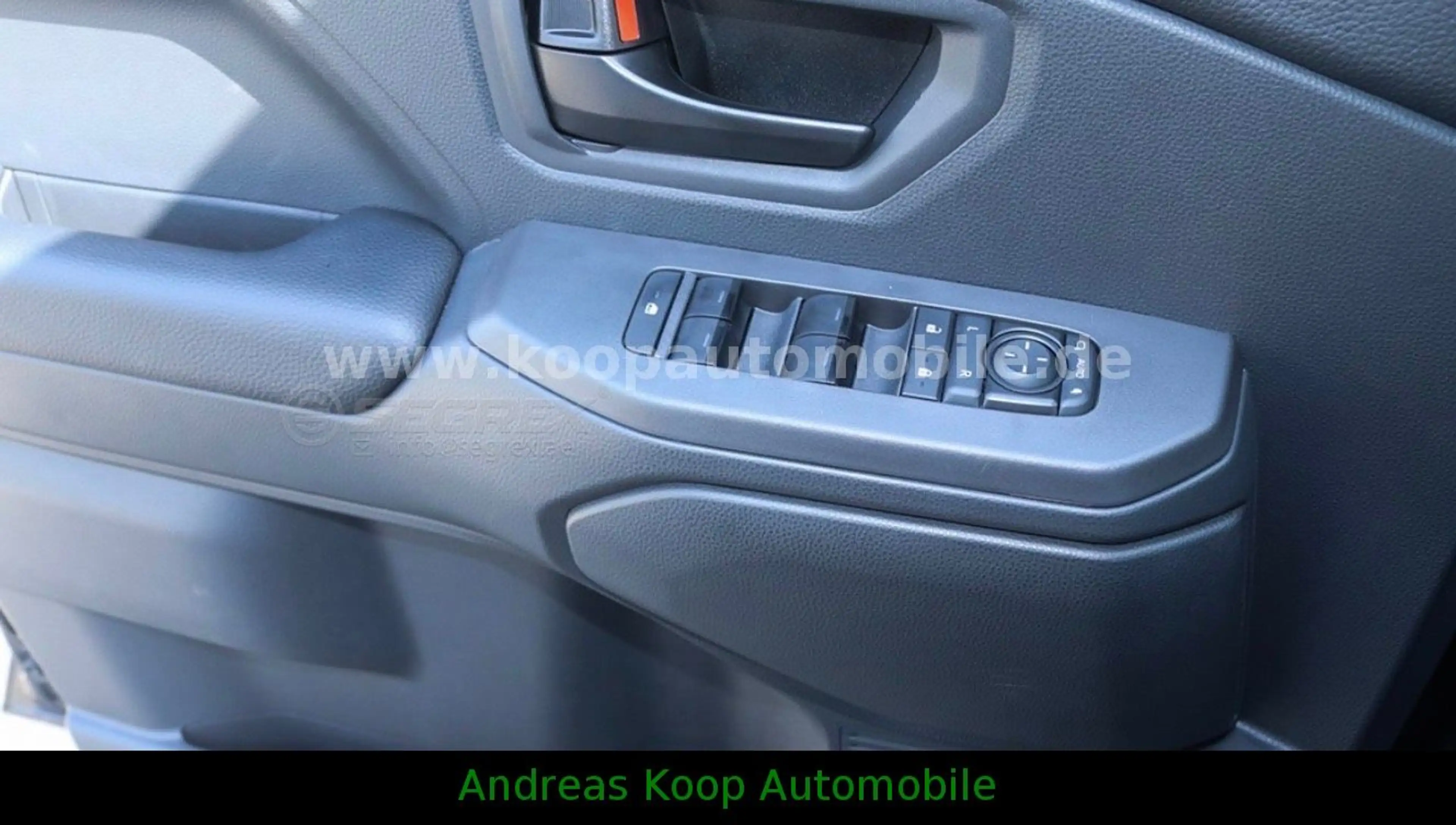 Toyota FJ Cruiser 2,7i A/T GXR Leder Navi 360° ALU LED — photo 14