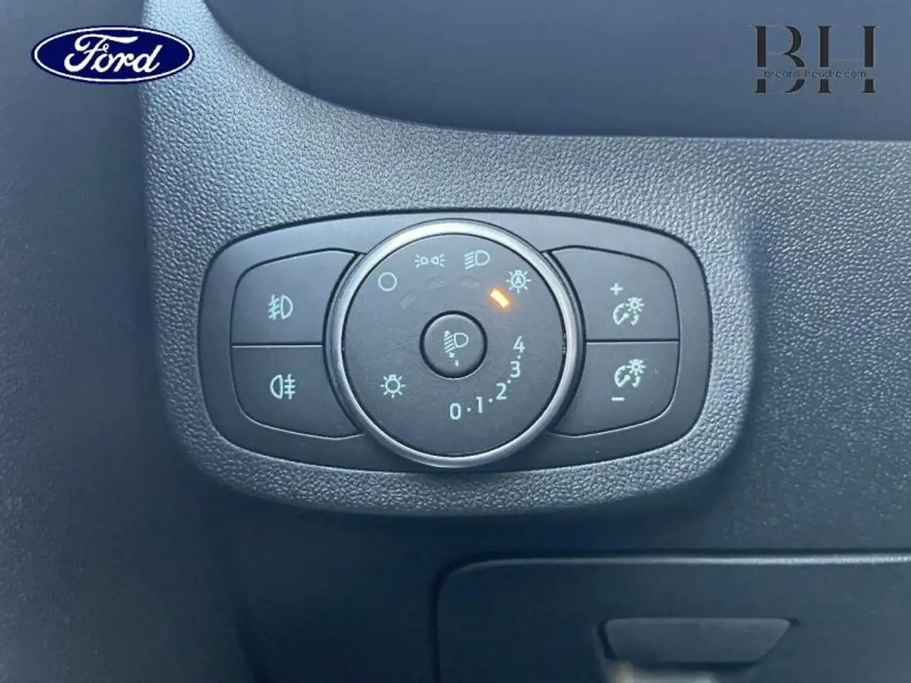 Ford Fiesta Active — photo 20