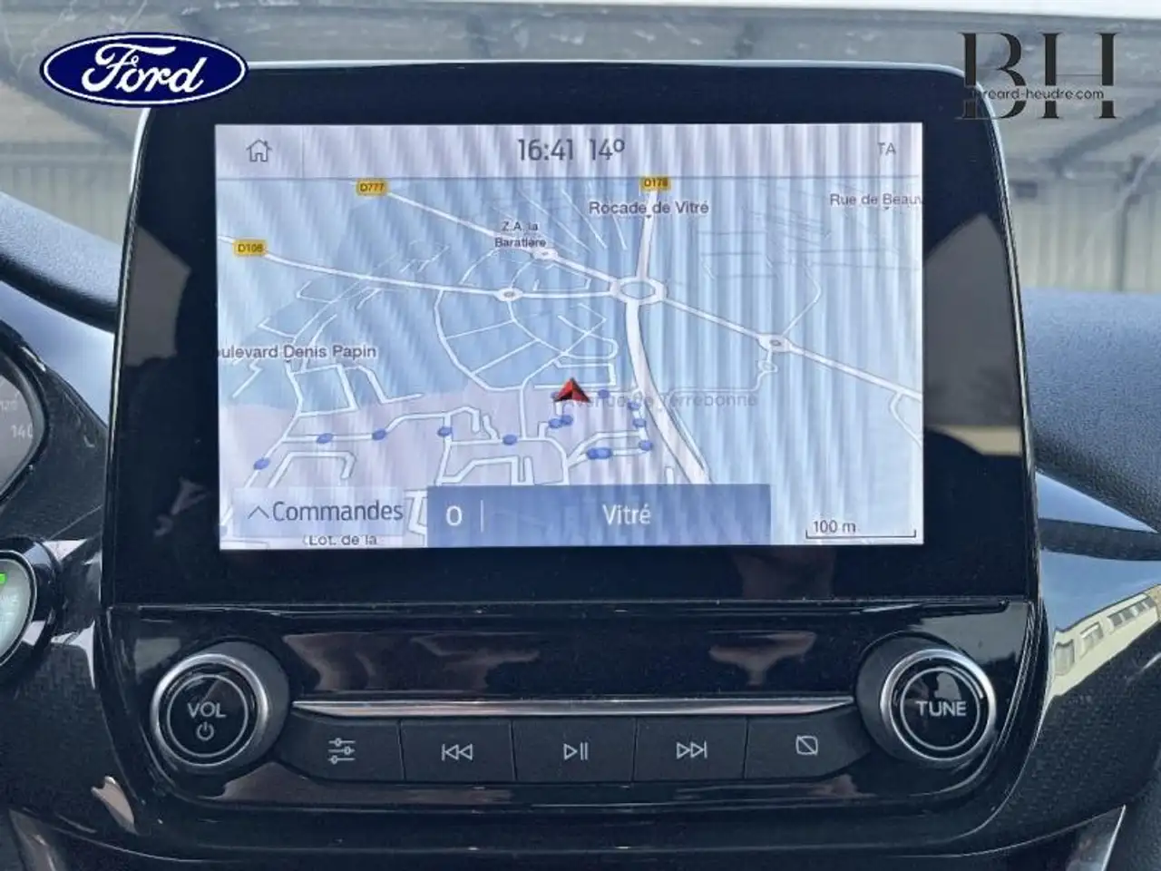 Ford Fiesta Active — photo 10