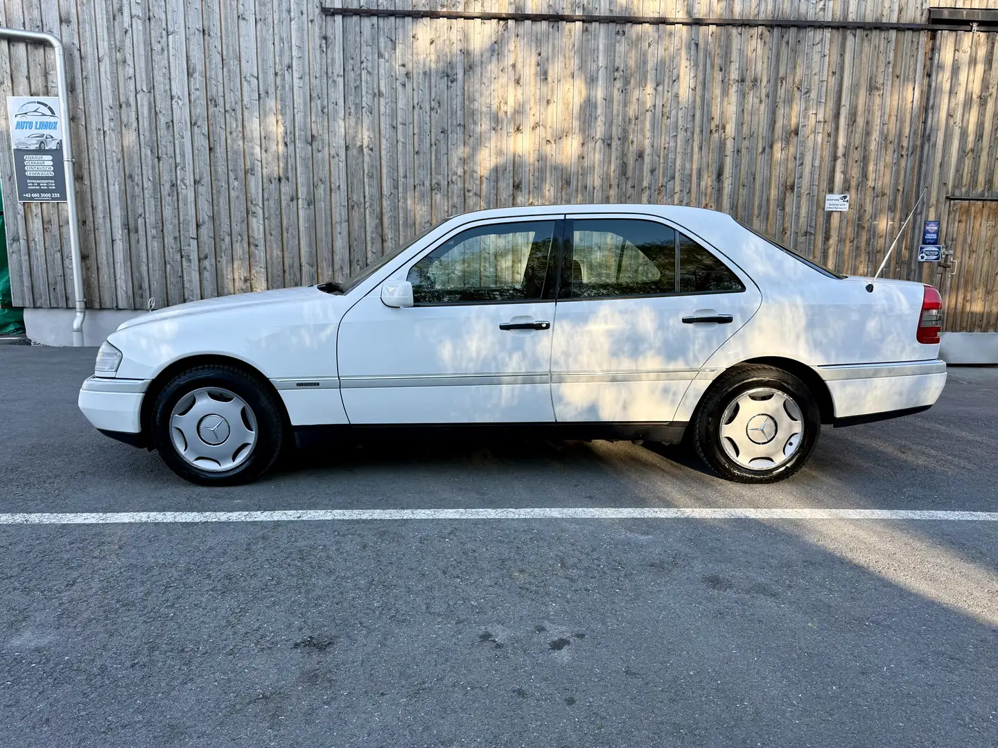 Mercedes-Benz C 180 C 180 Elegance Aut. Weiß - 2