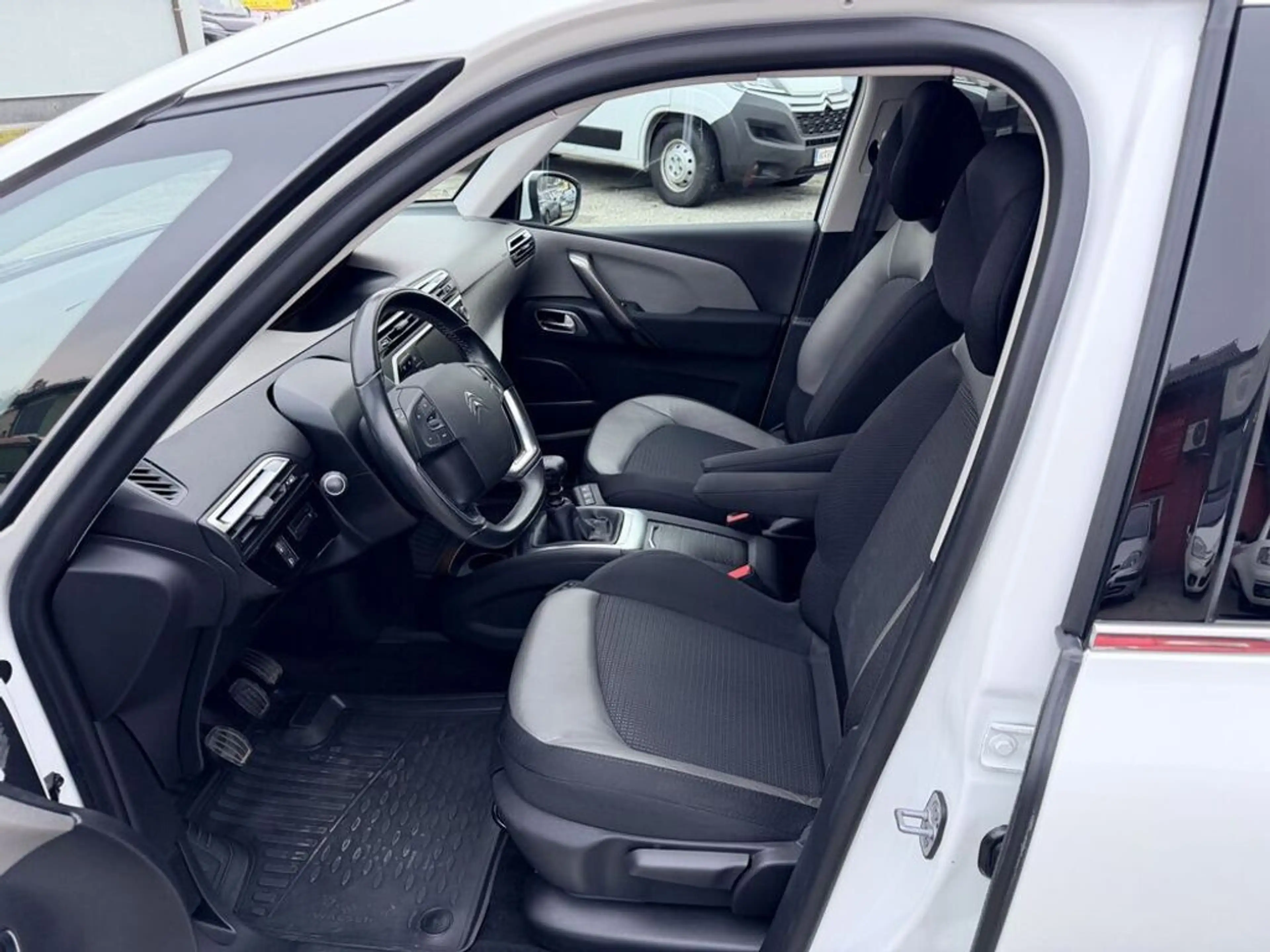 Citroen C4 Picasso / Spacetourer BHDi 130 Shine — photo 8