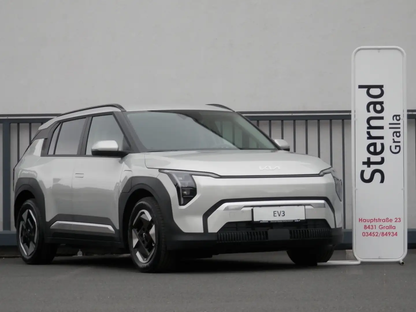 Kia EV3 FWD 81,4kWh Long Range Earth Silber - 1