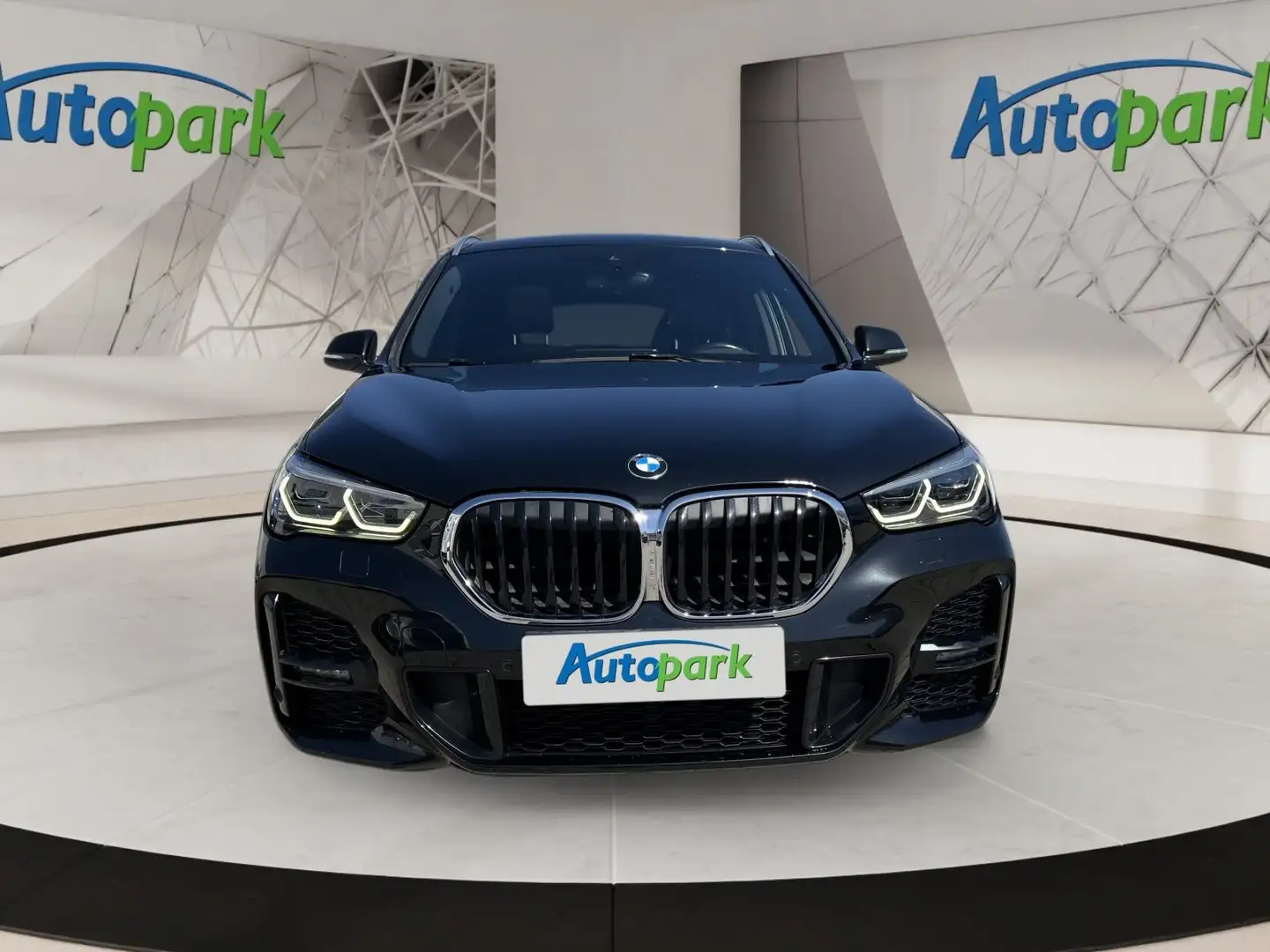 BMW X1 xDrive 18d M Sport Schwarz - 2