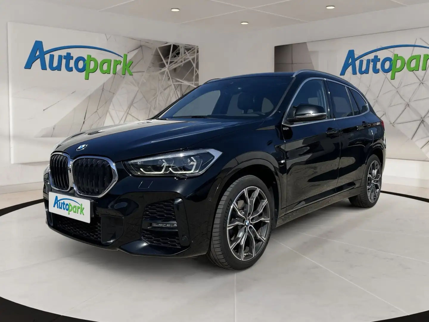 BMW X1 xDrive 18d M Sport Schwarz - 1