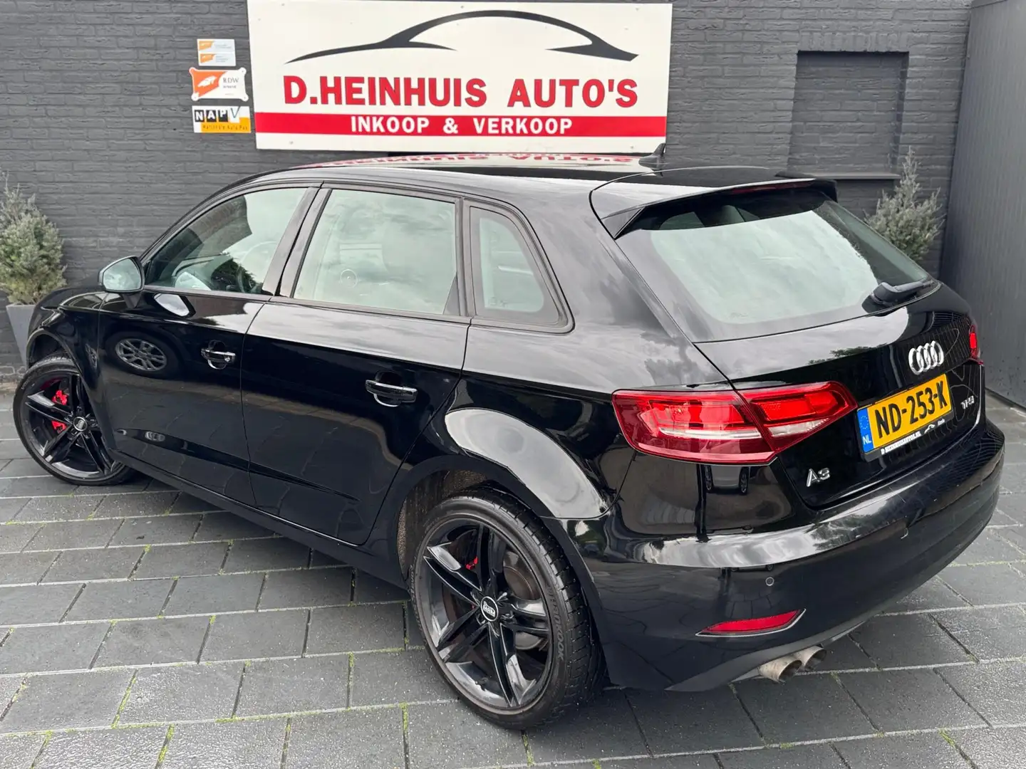 Audi A3 Sportback 2.0 TFSI 190PK Pro Line Zwart - 2
