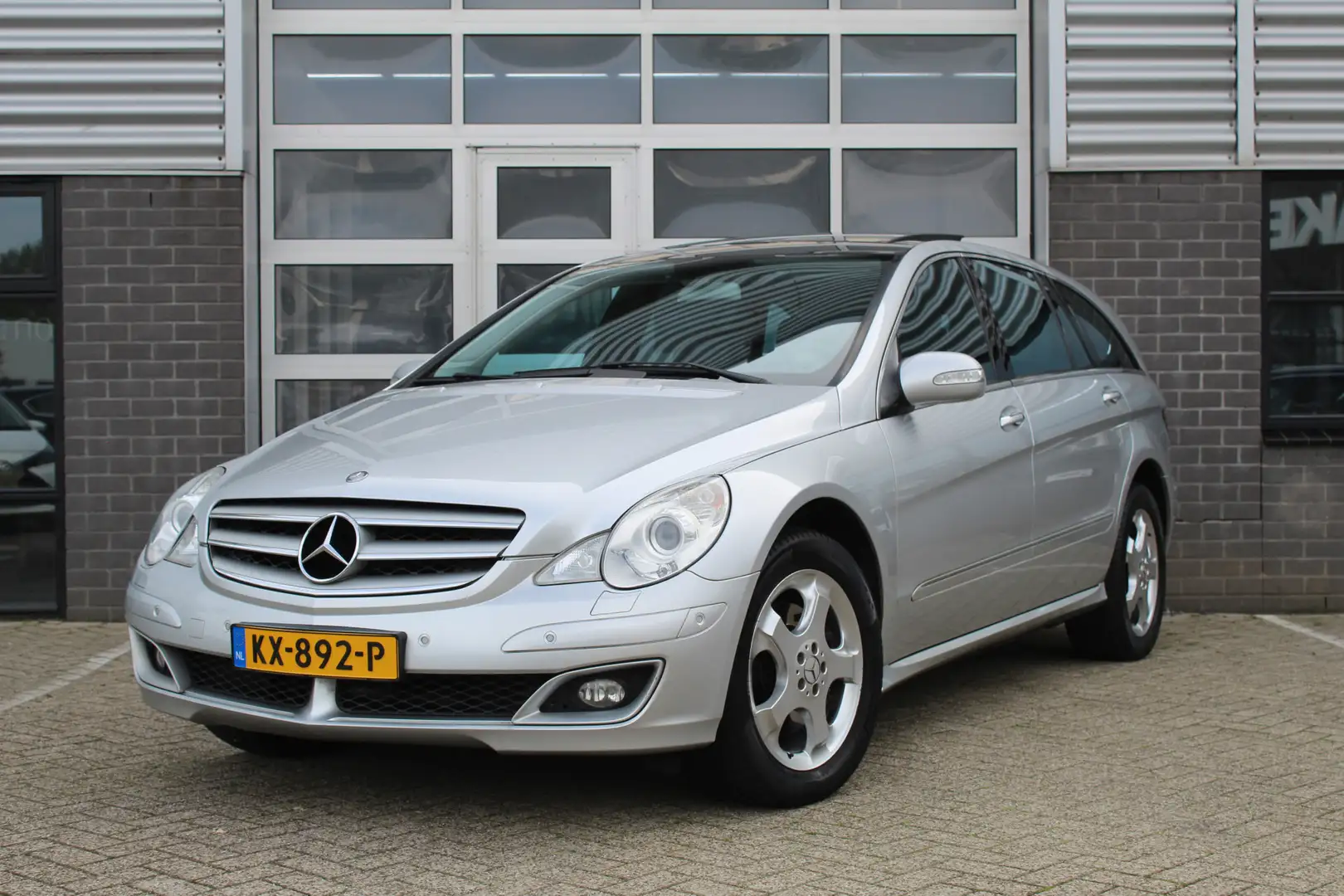 Mercedes-Benz R 500 Lang 4-Matic / Luchtvering / Panoramadak / 6 Perso siva - 1
