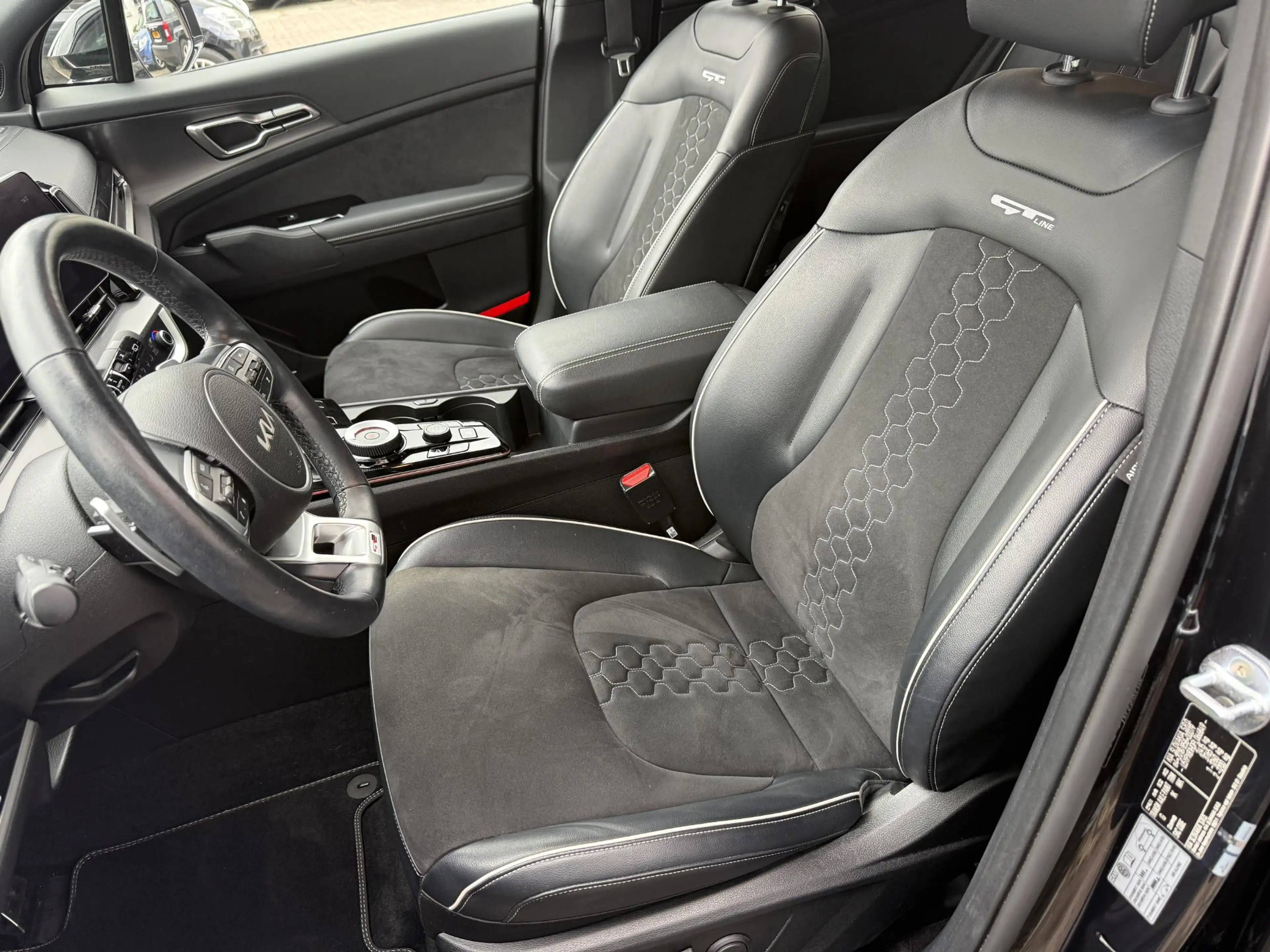 Kia Sportage 1.6 T-GDi Plug-in Hybrid AWD GT-Line — photo 21