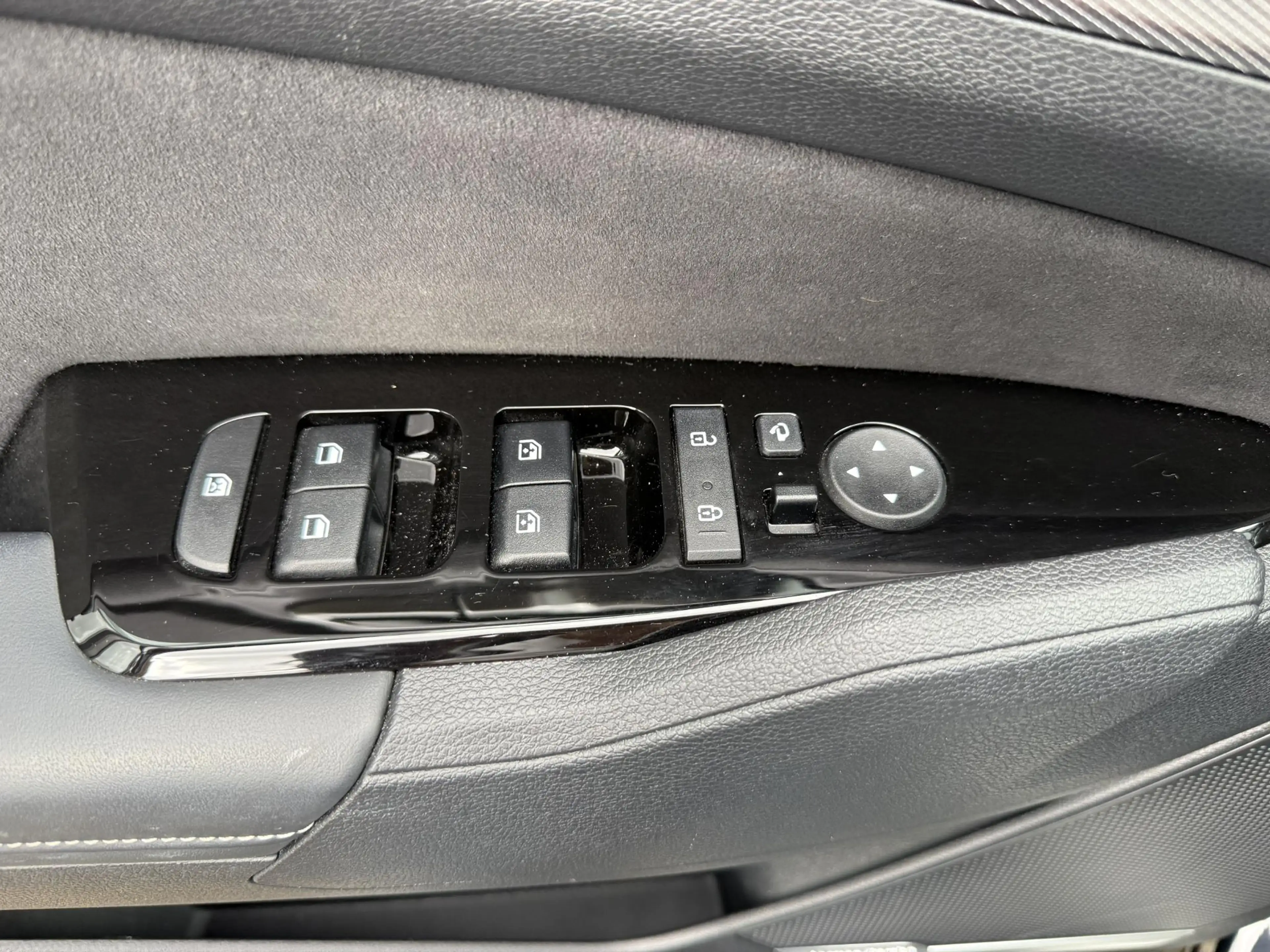 Kia Sportage 1.6 T-GDi Plug-in Hybrid AWD GT-Line — photo 19