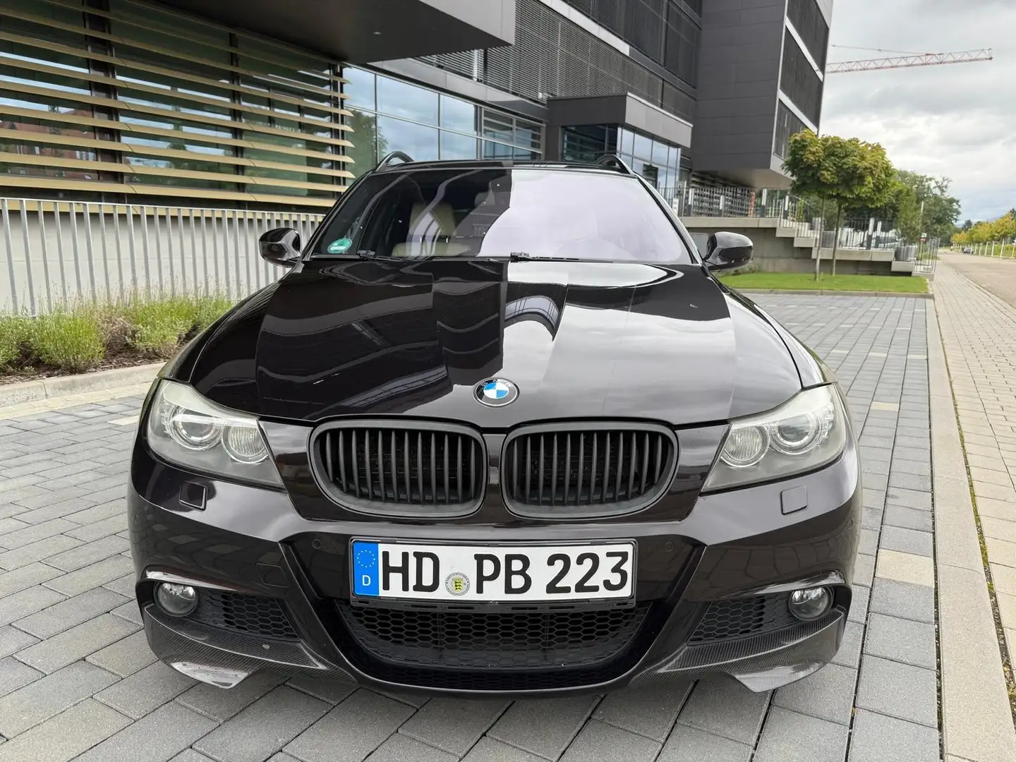 BMW 330 330i xDrive Touring Aut. Schwarz - 2