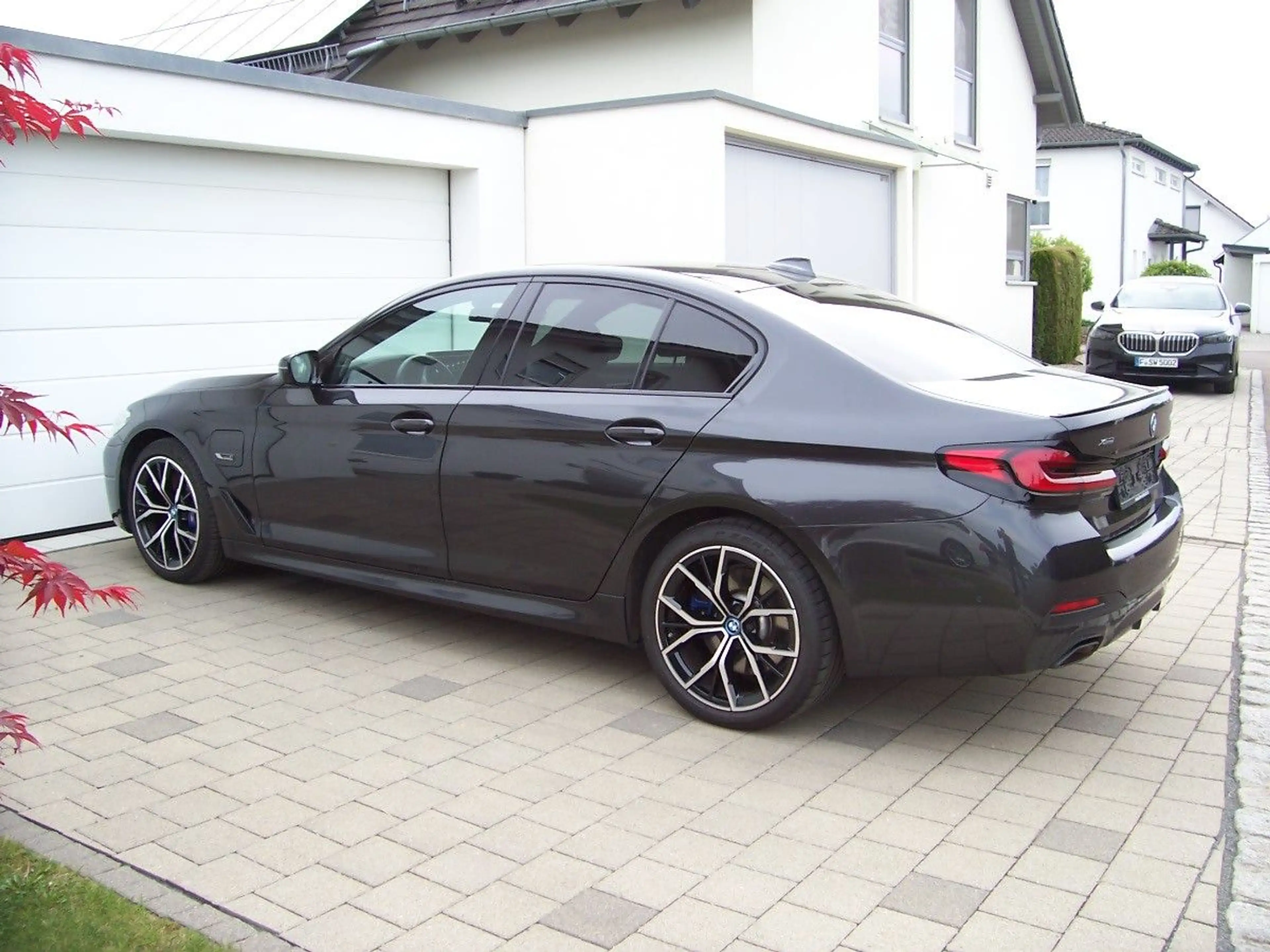 BMW 545 e xDrive M Sportpaket EGSD/ACC/H&K/360°/AHK — photo 2