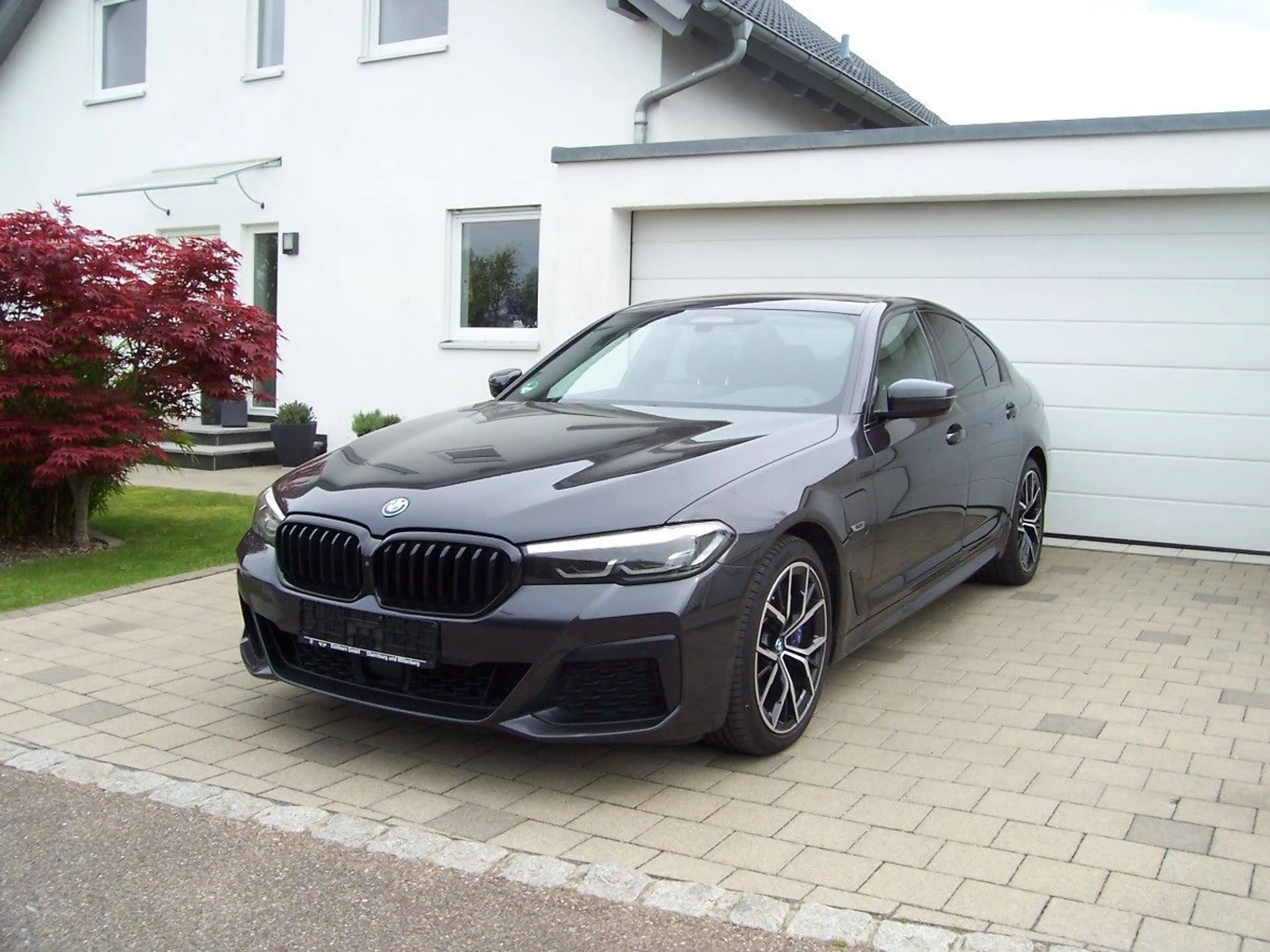 BMW 545 e xDrive M Sportpaket EGSD/ACC/H&K/360°/AHK