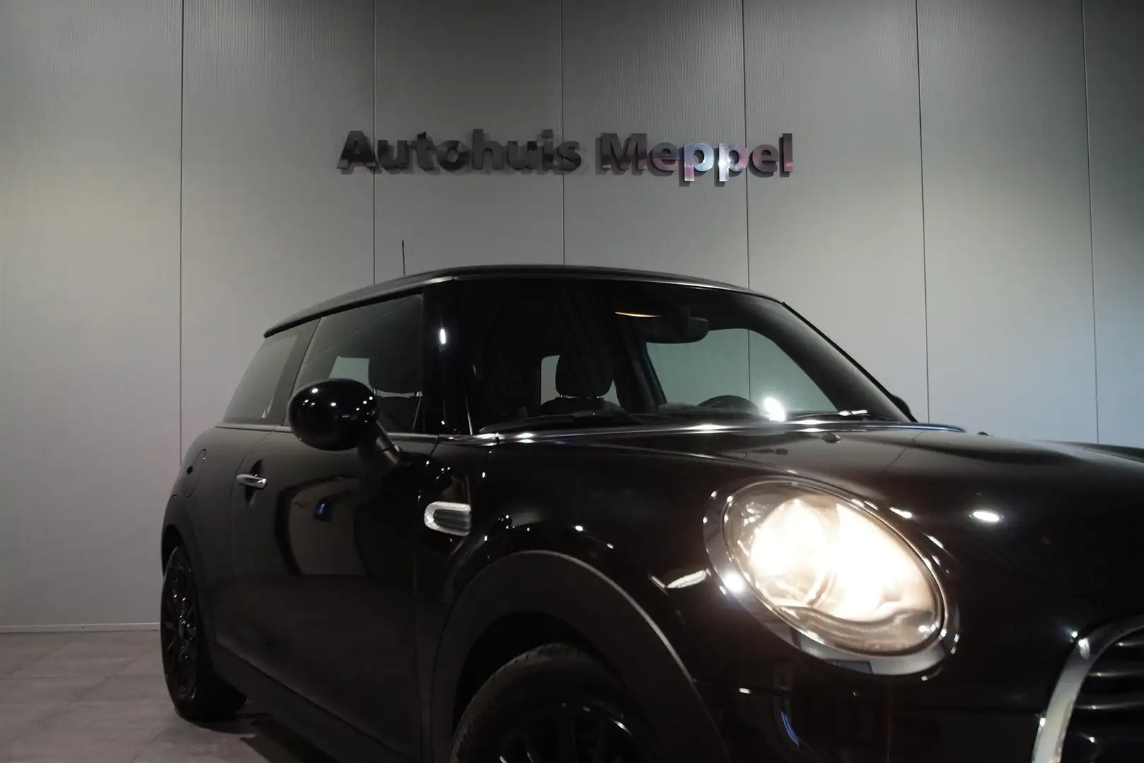 MINI Cooper 1.5 | Navigatie | Line Carbon Black | Engelse Vlag Negro - 2