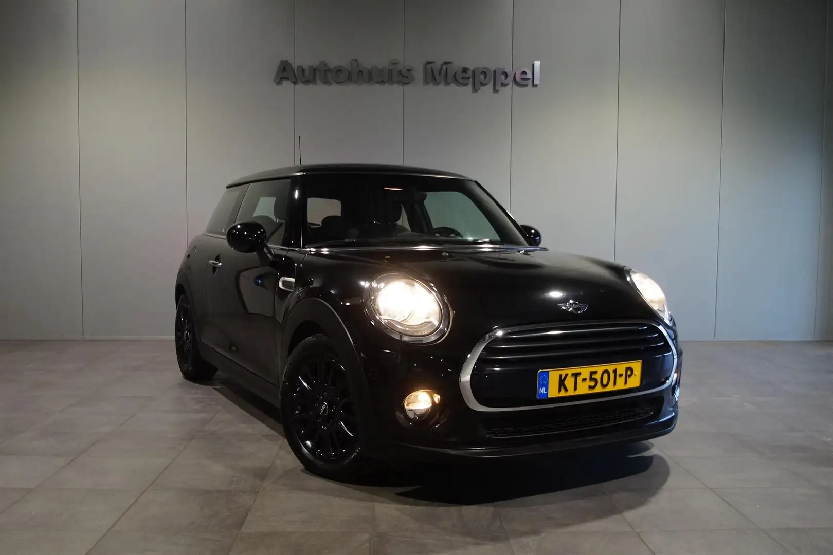 MINI Cooper 1.5 | Navigatie | Line Carbon Black | Engelse Vlag Negro - 1