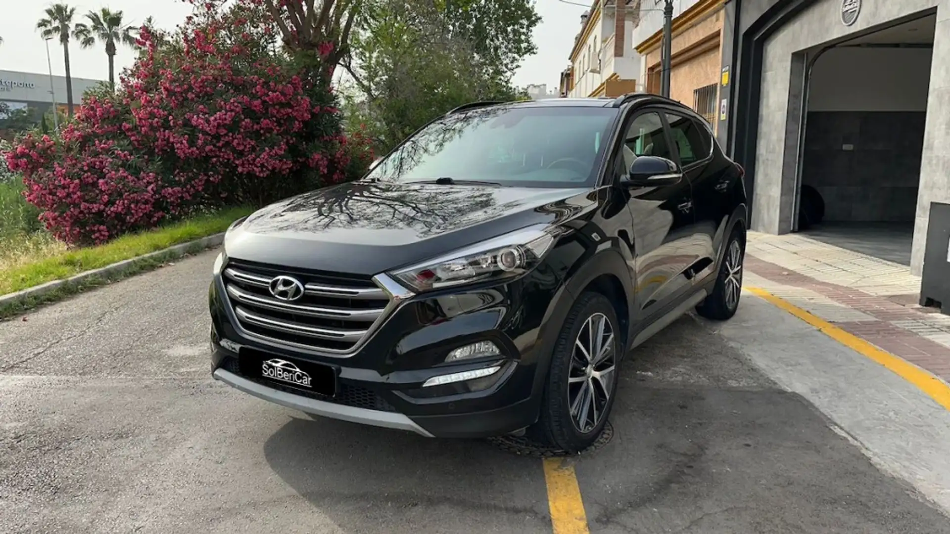 Hyundai TUCSON 1.7CRDI BD Go Sky DT 4x2 141 Noir - 2