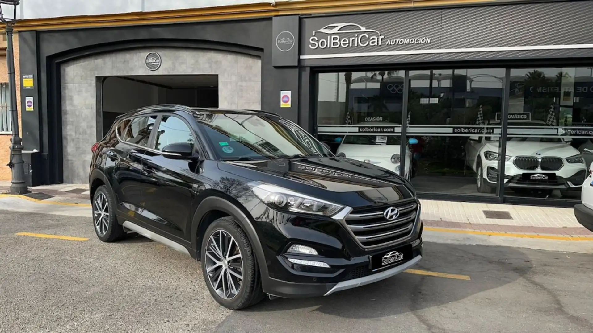 Hyundai TUCSON 1.7CRDI BD Go Sky DT 4x2 141 Noir - 1