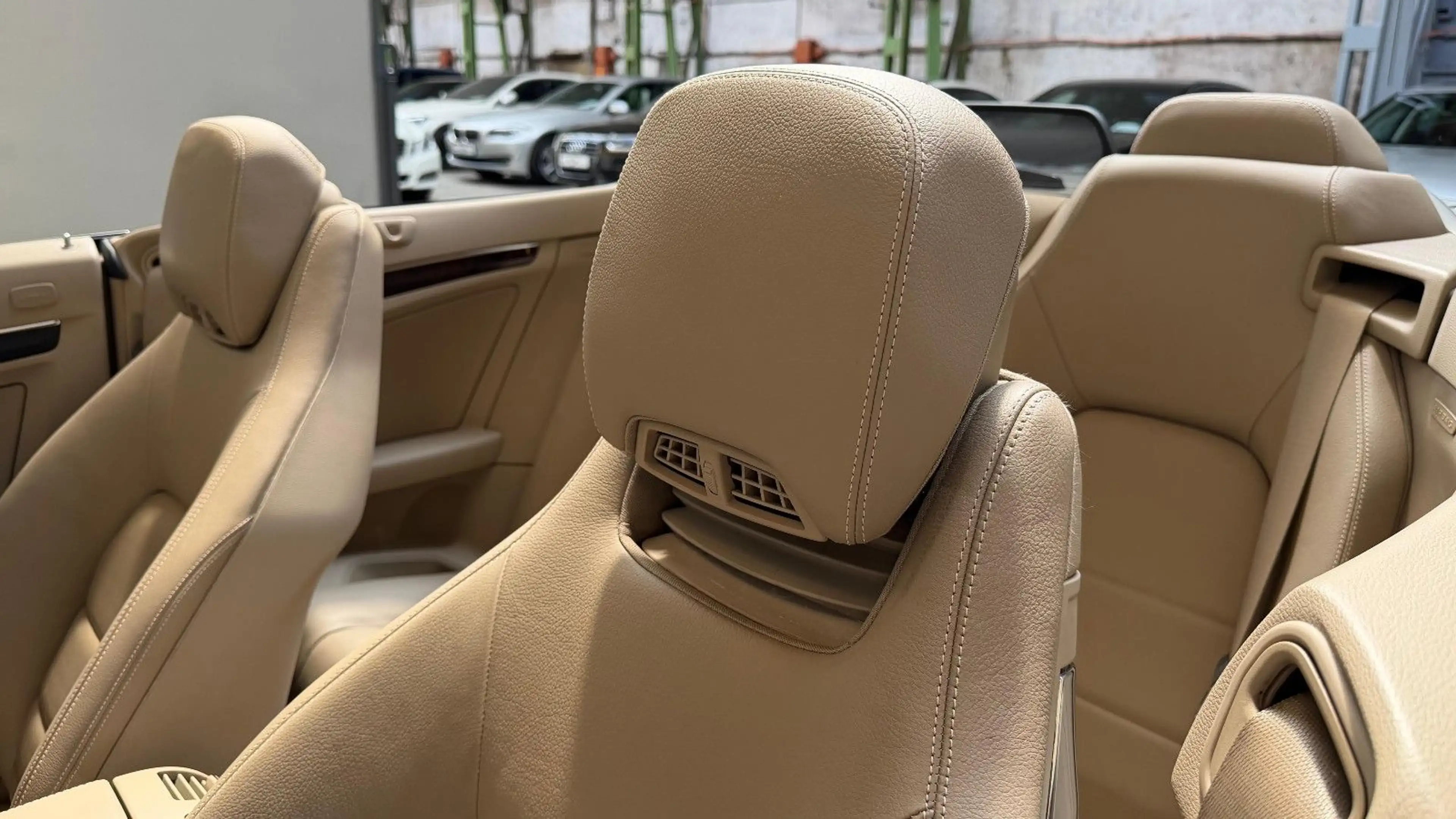 Mercedes-Benz E 350 Cabrio CGI BlueEfficiency Leder Keyless-Go — photo 15